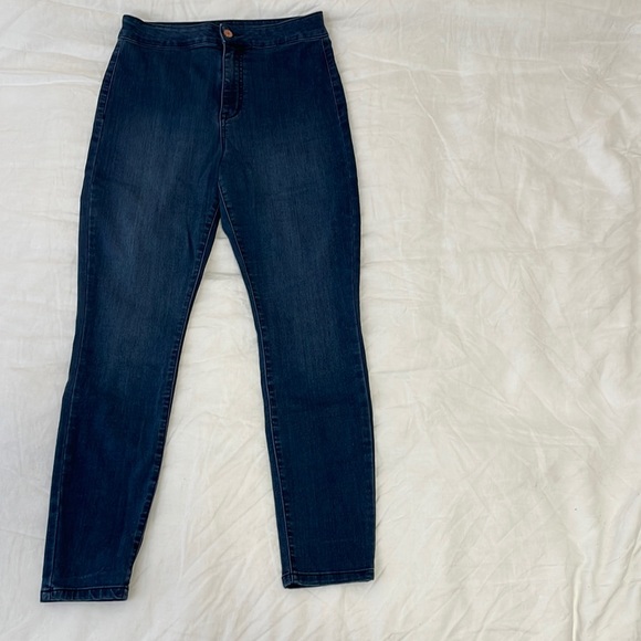 Guess - Size 28 - Full length - Stretch material - Excellent Condition - Picture 1 of 3